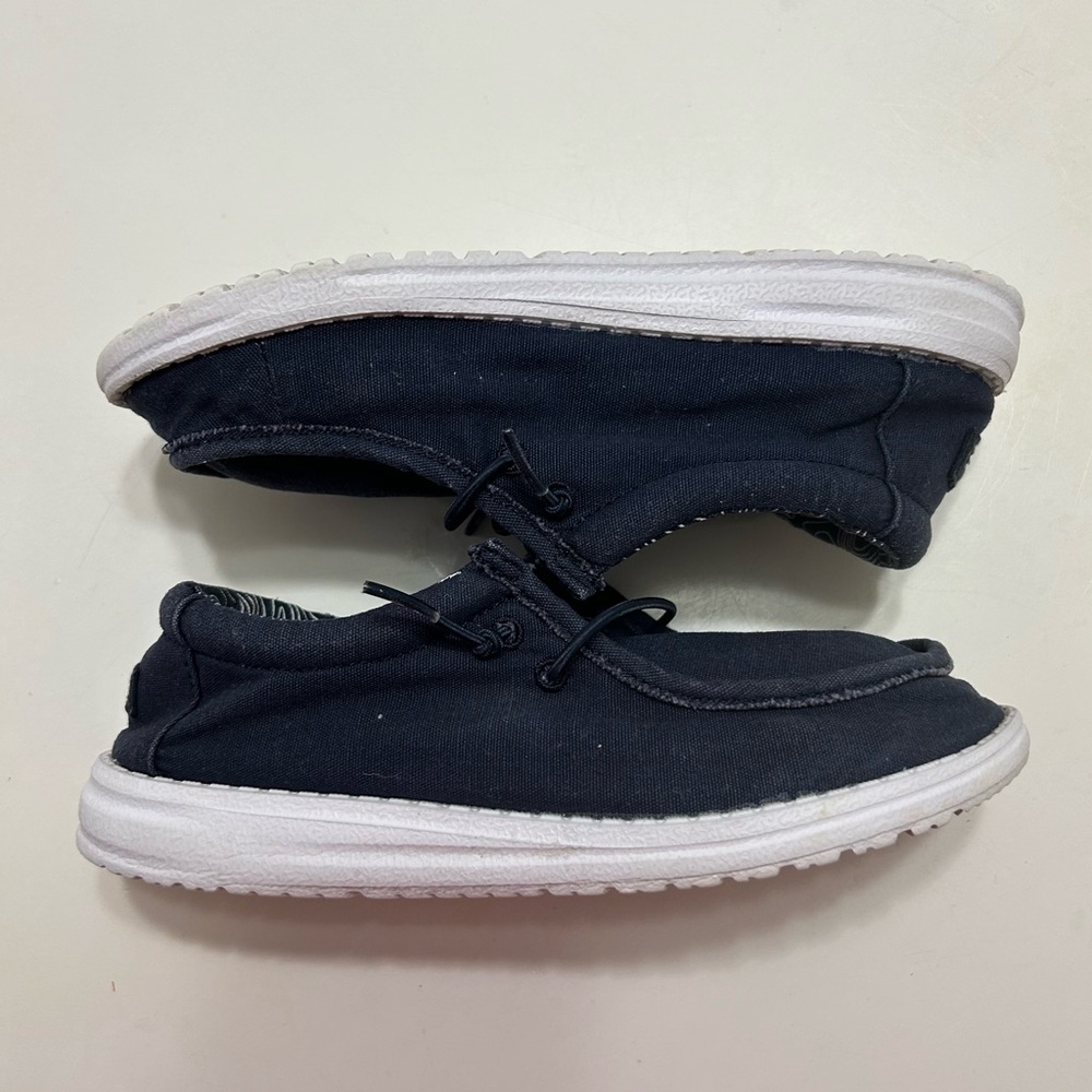Hey Dude Wally kids navy blue slip in size Y3-L4 - Picture 3 of 10